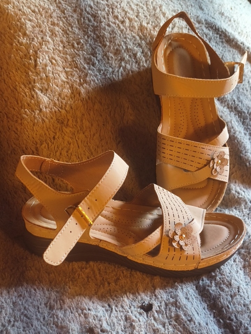 Comfort Women's Sandals w/Floral Accent Size 6